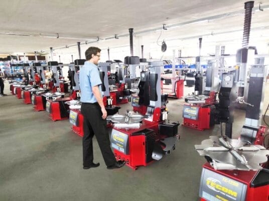 bảo dưỡng máy ra vào lốp đúng cách