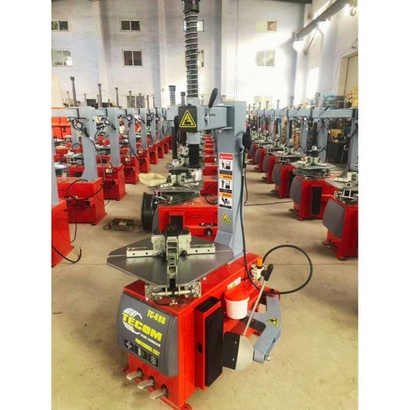 Tại sao các tiệm sửa chữa lốp chuyên nghiệp thường sử dụng máy ra vào lốp tự động? Tai-sao-cac-tiem-sua-chua-lop-chuyen-nghiep-thuong-su-dung-may-ra-vao-lop-tu-dong