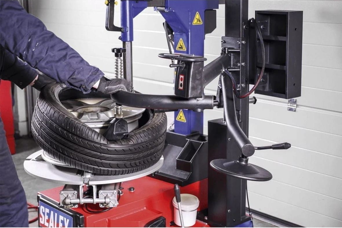 Cách kiểm tra và sửa chữa máy ra vỏ xe khi gặp sự cố