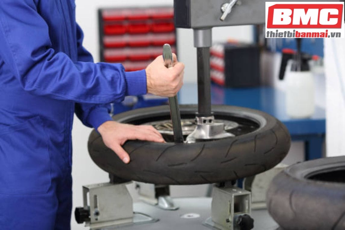 Tiêu chí chọn máy tháo vỏ xe phù hợp với tiệm sửa chữa xe máy