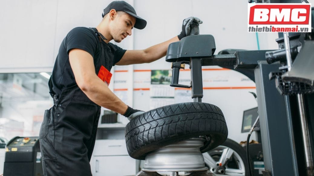 Bí Quyết Tăng Năng Suất Cho Tiệm Sửa Xe Với Máy Ra Vào Lốp