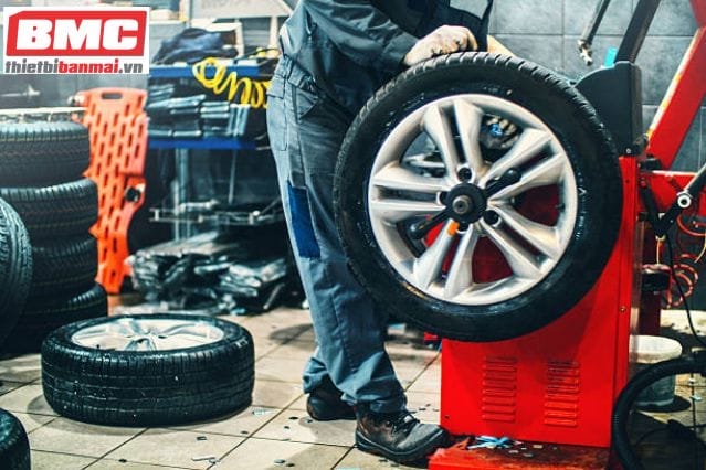 Giới thiệu máy ra vỏ xe ô tô hạng nặng chuyên dụng cho xe tải