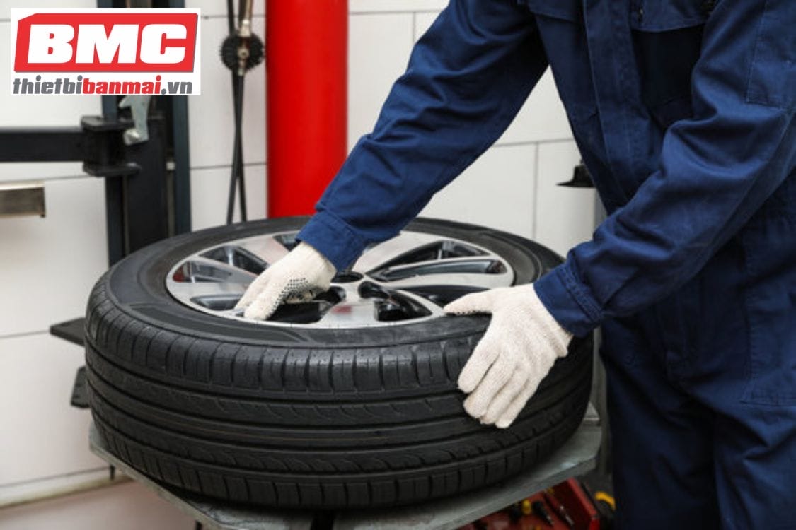 Máy Ra Vỏ Xe 2 Trong 1 Vừa Sử Dụng Cho Xe Máy Và Xe Ô Tô