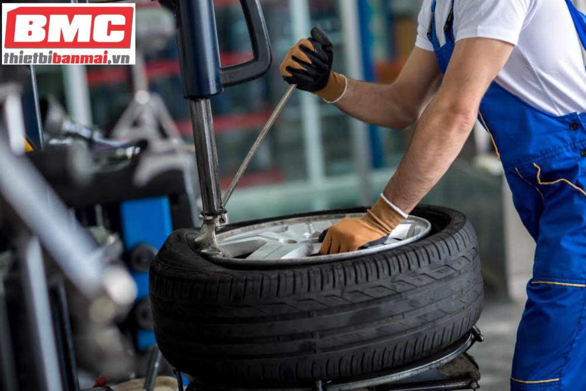 Máy Ra Vỏ Xe 2 Trong 1 Vừa Sử Dụng Cho Xe Máy Và Xe Ô Tô