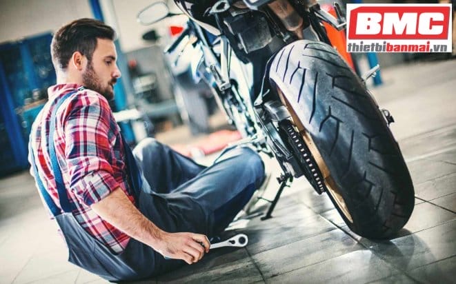 Máy ra vỏ xe và sự phát triển của ngành sửa chữa xe máy