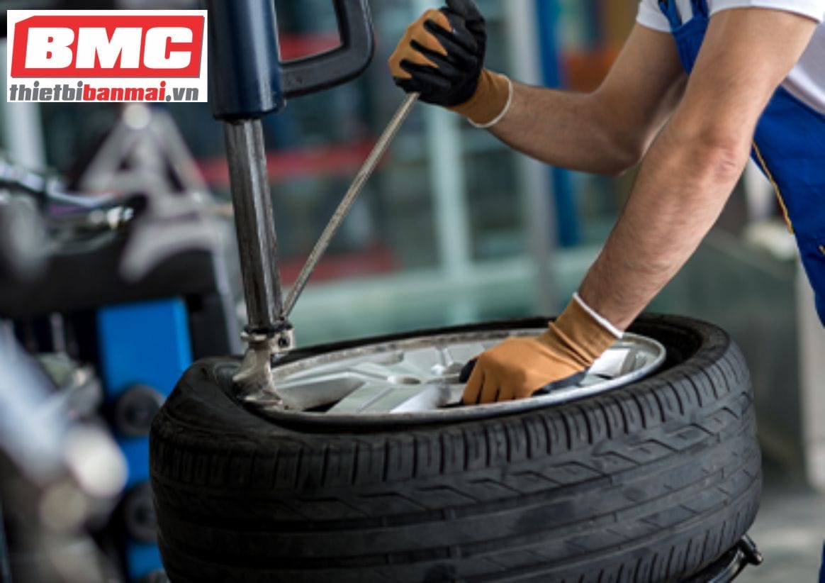 Máy tháo vỏ Giải pháp tối ưu trong ngành sửa chữa lốp xe ô tô