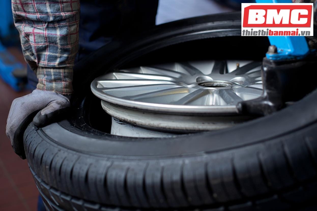 Máy tháo vỏ Giải pháp tối ưu trong ngành sửa chữa lốp xe ô tô