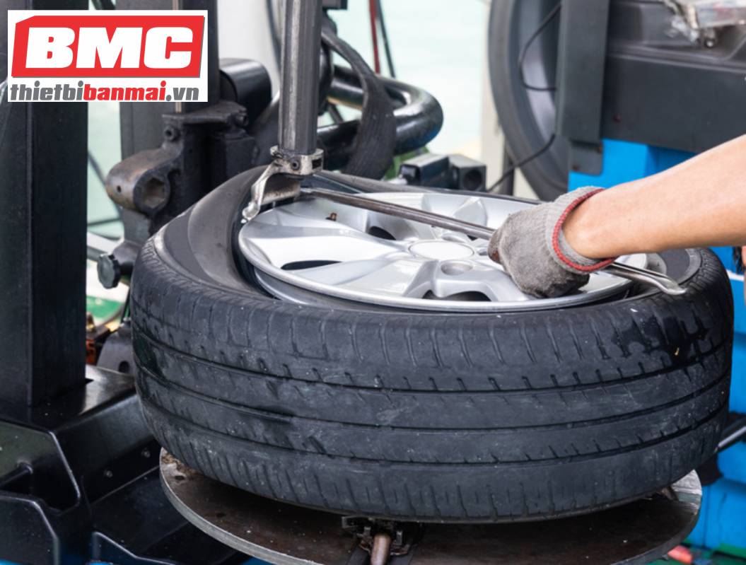 Máy tháo vỏ Giải pháp tối ưu trong ngành sửa chữa lốp xe ô tô