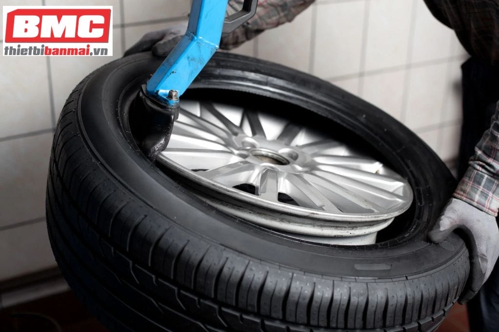 Tiệm Sửa Xe Nhỏ Lẻ Có Cần Đầu Tư Máy Làm Lốp Không?