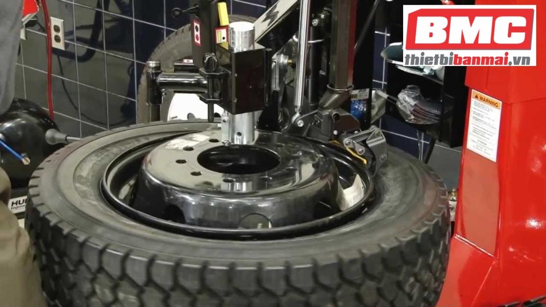 Làm thế nào để quảng bá dịch vụ với máy ra vào lốp mới?