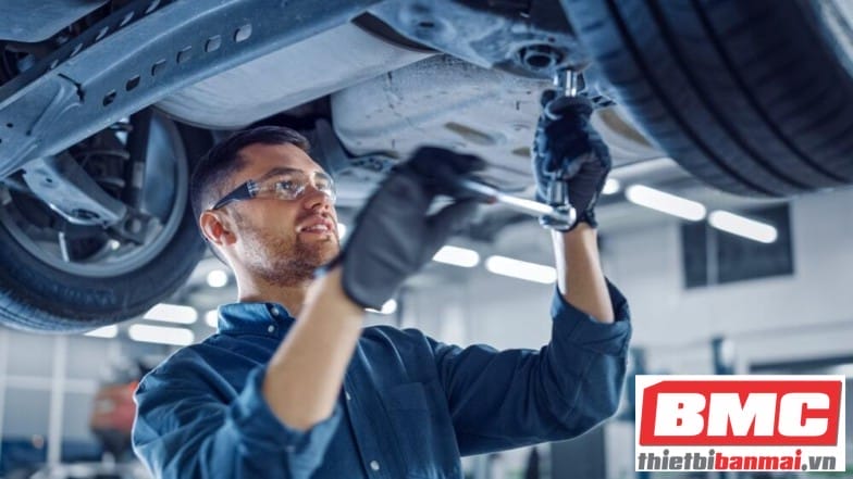 Cầu nâng ô tô – Thiết bị không thể thiếu trong ngành sửa chữa ô tô